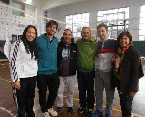 Los "profes" y coordinadores con Alejandra Lopéz Ferré, del Área Sociocultural de la Comuna 6