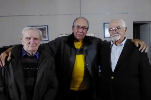 Los autores Pablo Buj y Angel Contela con Aquilino González Podestá, presidente de la Junta de Estudios Históricos.