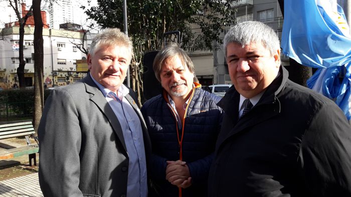 Ricardo Pedace, presidente de Rotary Club "Caballito" junto a Darío Klehr, director del Museo Luis Perlotti y Marcelo Hotasegui, presidente de la Asociación "Caballito Puede".