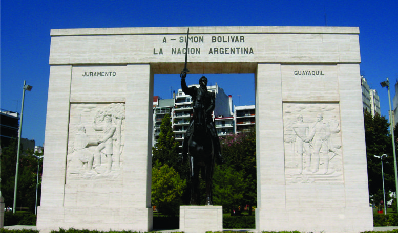 Monumento a Bolivar inaugurado en octubre de 1942