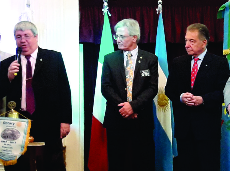 Ricardo Pedace, presidente de Rotary Caballito junto al Gobernador Osvaldo Lazzati (período 2017-2018) y el Gobernador electo Horacio Mollo (período 2018-2019)