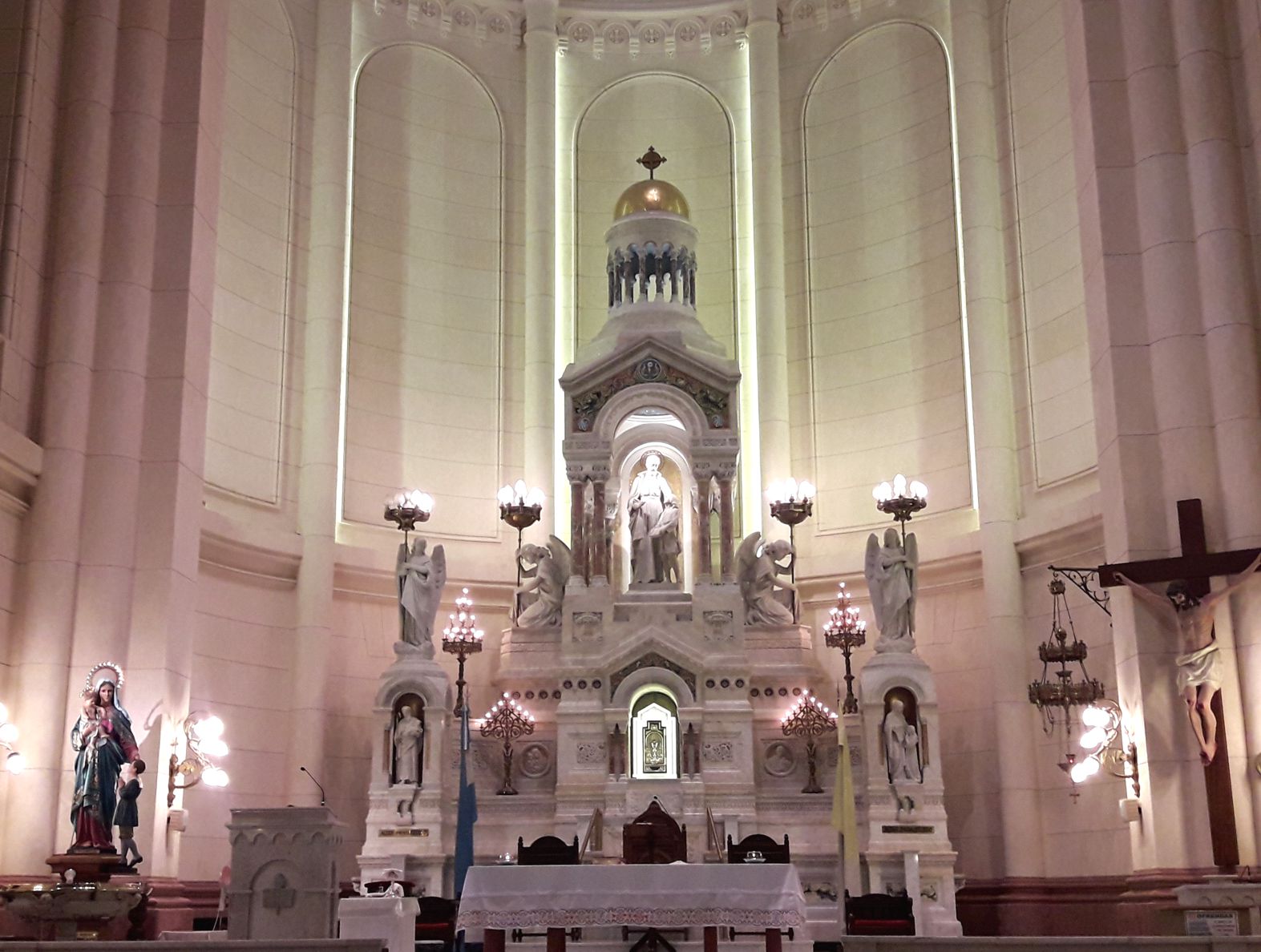 Altar de la Parroquia San José de Calasanz