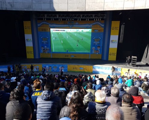 El Anfiteatro del Parque Centenario colmado de vecinos.