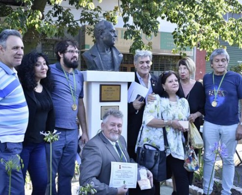 Los integrantes de la Asociación La Cofradía de Caballito junto a Hipólito Forno y Darío Klehr.
