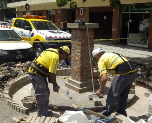Preparando la plaza que será inaugurada el 15 de diciembre.