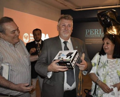 Darío Klehr, junto a Arnaldo Goenaga, director de ABC y Marina Bussio.