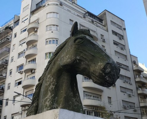 Escultura "Caballito" obra del Prof. Darío Klehr