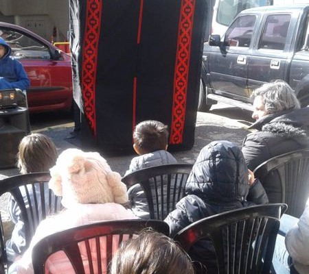 A partir de las 14 hs. hubo Títeres y Magia en la Plazoleta Luis Perlotti.