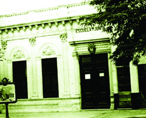 El Colegio Primera Junta en su segunda  ubicación, Rivadavia 5245.