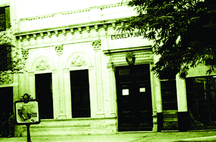 El Colegio Primera Junta en su segunda ubicación, Rivadavia 5245. 