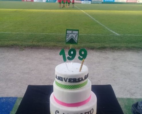 La torta lista para entrar a la cancha.