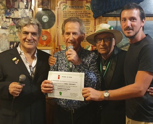 Abel Visconti vecino de Caballito fue ditinguido con La Orden de las Seis Esquinas.