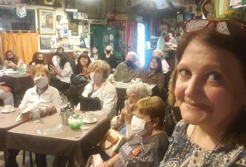 Marina Bussio durante la charla sobre los 200 años de Caballito