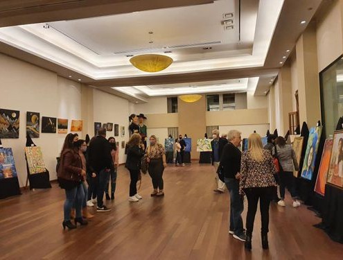 Salón principal donde expusieron más de 60 artistas.
