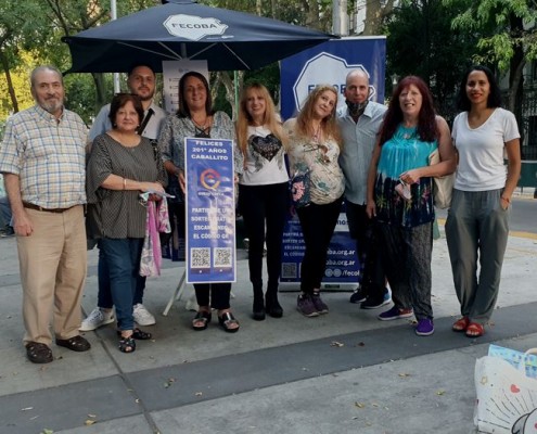 Organizadores, artistas y vecinos al finalizar la jornada