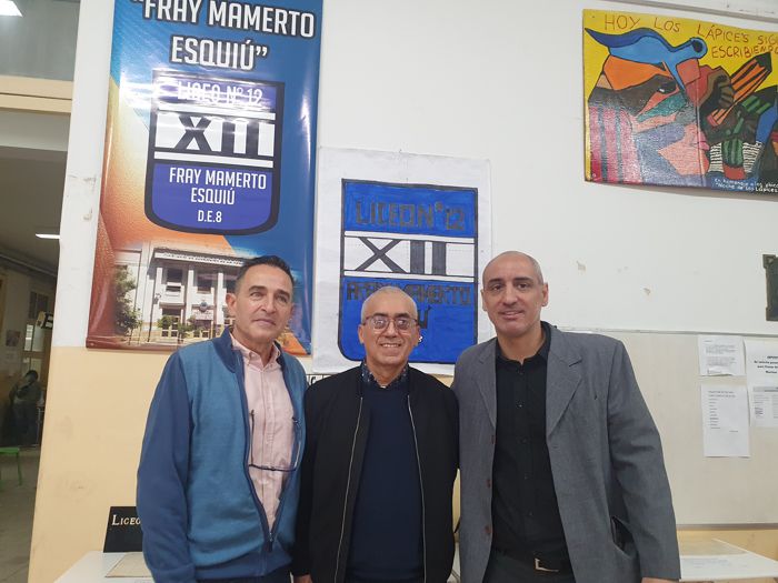En el centro: Prof. Jorge Aníbal Saucedo, Rector, acompañado por el Prof.  Ignacio Merel, vicerector  y el Prof. Sandro Rivera,  Asesor Pedagógico